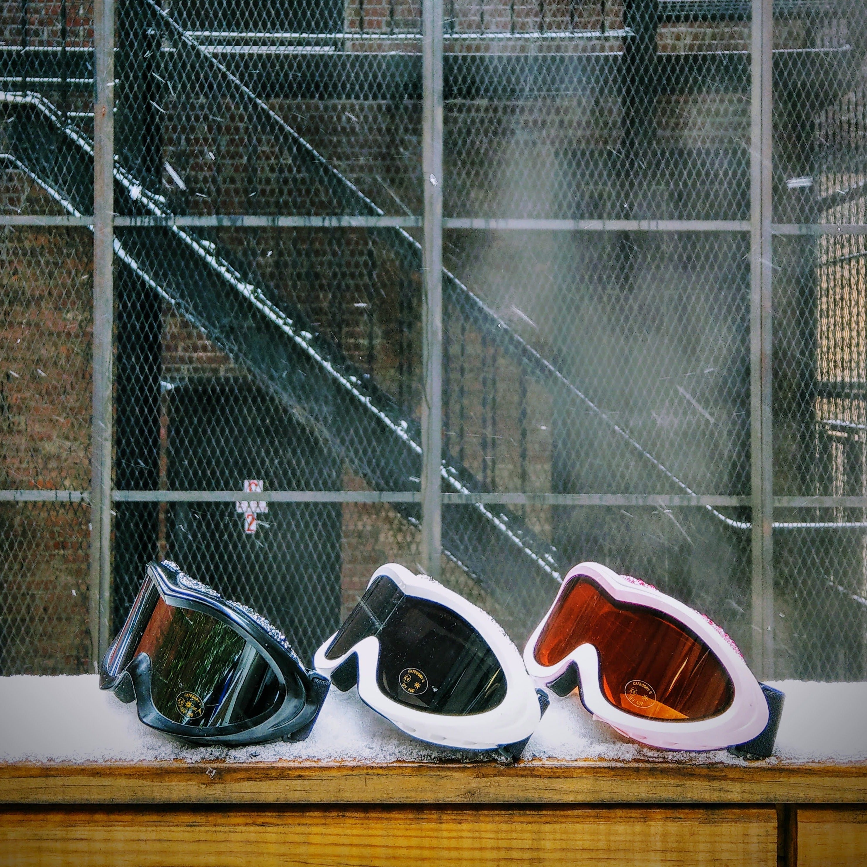 SNOW GOGGLES