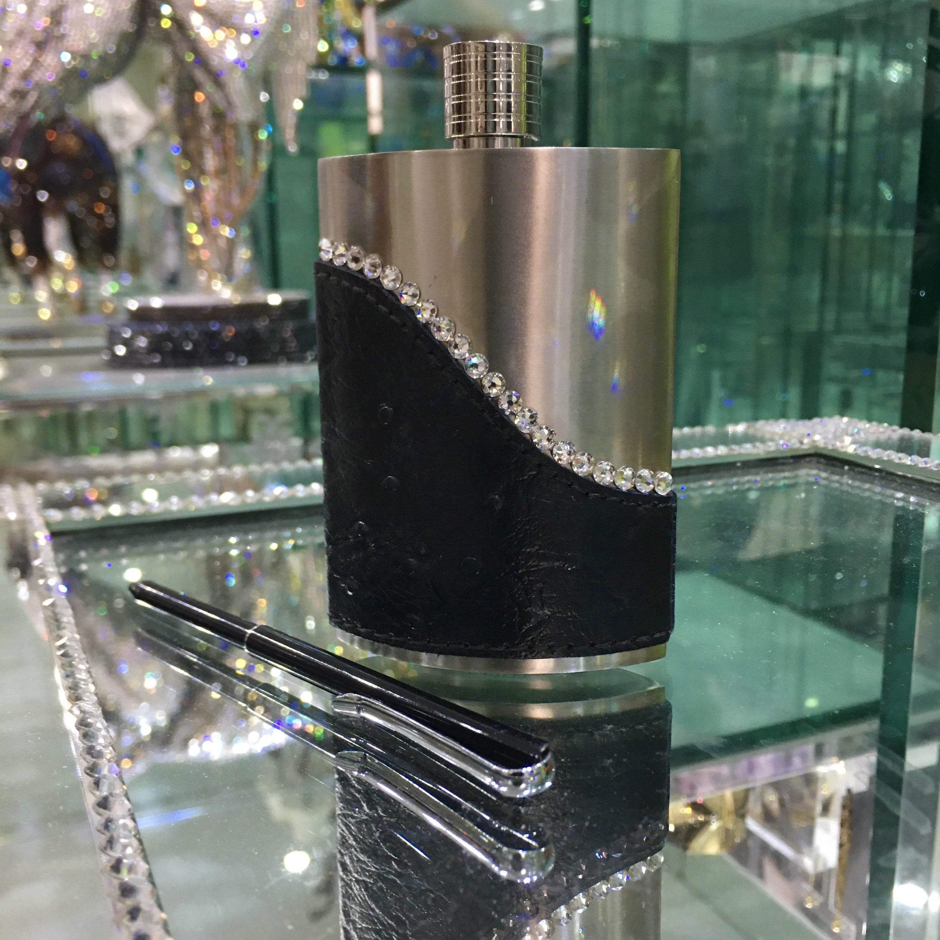 AJ193 - FLASK WITH CRYSTALS - Jimmy Crystal New York